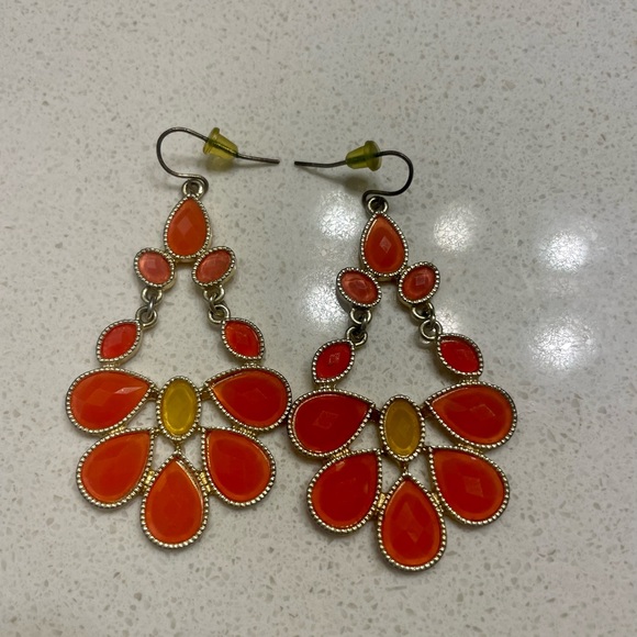 Beautiful floral like earrings - Picture 2 of 3